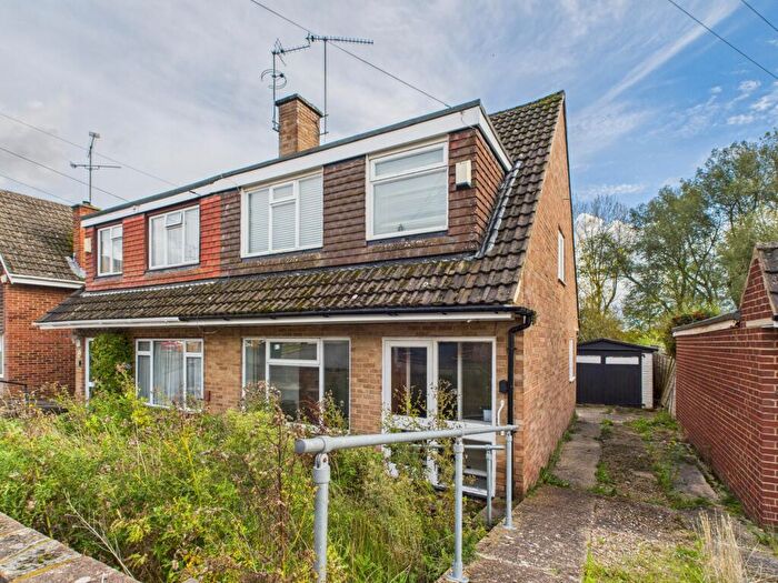 3 Bedroom Semi Detached House For Sale In Trelleck Road, Reading, Reading, RG1