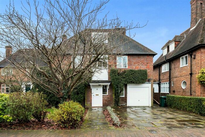 5 Bedroom Property To Rent In Turner Close, Hampstead Garden Suburb, NW11