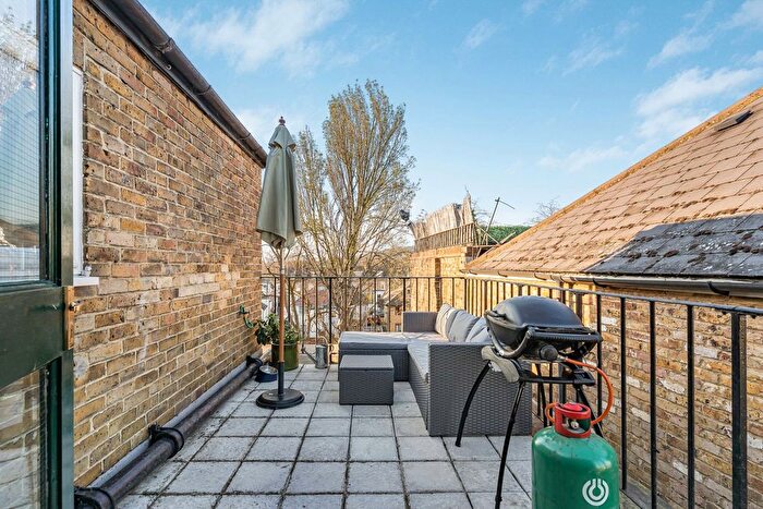 2 Bedroom Flat For Sale In Selhurst Road, London, SE25