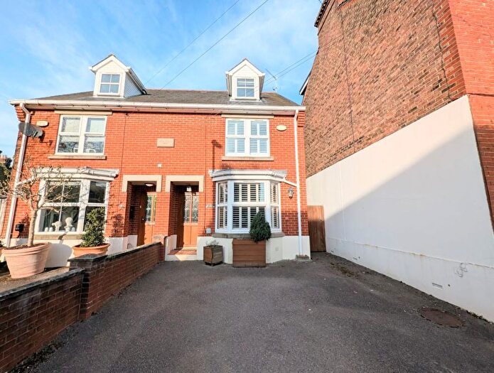 4 Bedroom Semi-Detached House To Rent In Devonshire Road, Horsham, RH13