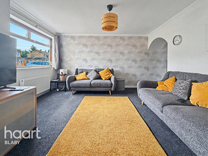 4 Bedroom Semi-Detached House For Sale In Gwendoline Drive, Leicester, LE8