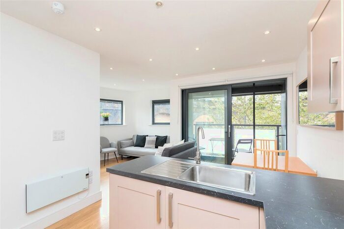 2 Bedroom Flat To Rent In Tower View, Tower Bridge Road, SE1