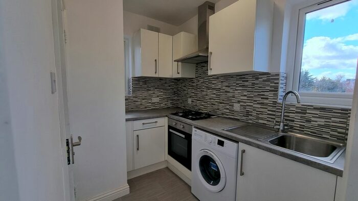 3 Bedroom Flat To Rent In Seymour Avenue, London, N17