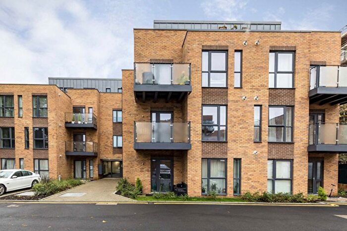 1 Bedroom Flat For Sale In London Road, Hounslow, TW3
