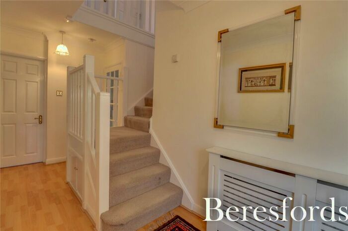 4 Bedroom Detached House For Sale In Glanmead, Shenfield, CM15