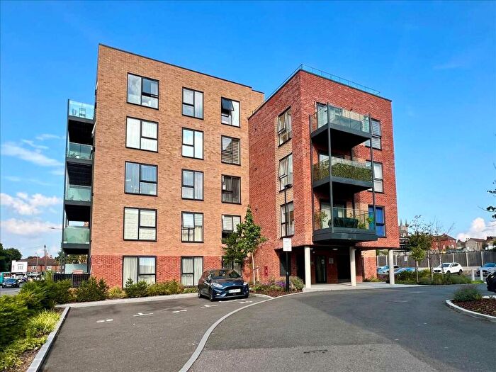 1 Bedroom Apartment For Sale In Prospects Place, Westcliff On Sea, SS0