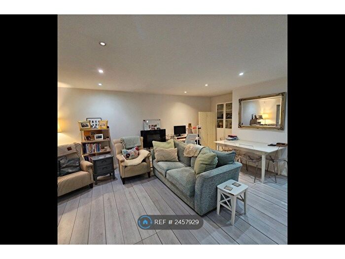 1 Bedroom Flat To Rent In Dukes Court, London, SE22