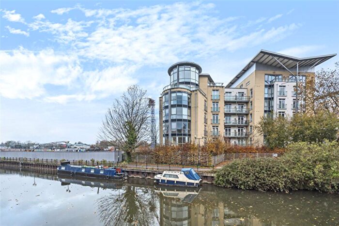 2 Bedroom Apartment To Rent In The Meridian, Kenavon Drive, Reading, Berkshire, RG1