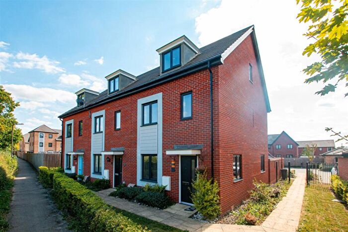 3 Bedroom End Of Terrace House To Rent In Bengrove, Wolverton Mill, MK12