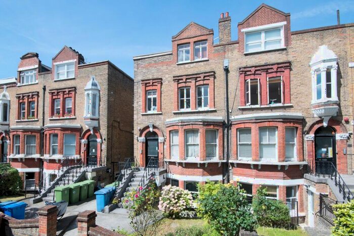 2 Bedroom Flat To Rent In The Gardens East Dulwich, SE22