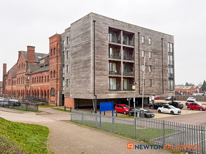 2 Bedroom Flat For Sale In The Roundhead Building, Warwick Brewery, Newark, NG24
