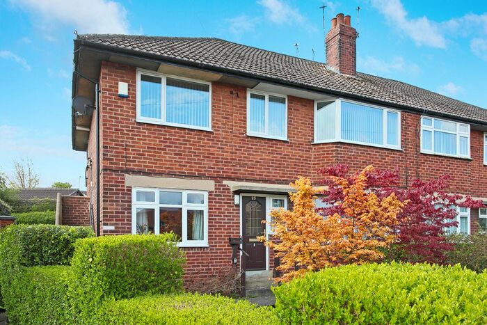 2 Bedroom Flat To Rent In Queens Drive, Wrenthorpe, Wakefield WF2