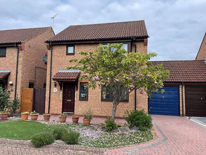 3 Bedroom Link Detached House For Sale In Lincroft, MK43