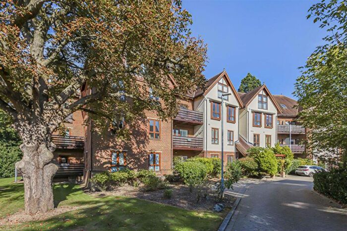 3 Bedroom Apartment For Sale In Ashbourne Gardens, Hertford, SG13