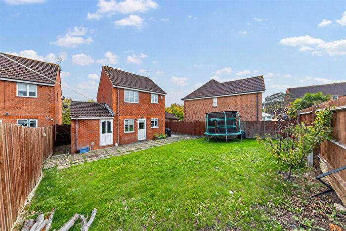 3 Bedroom Detached House For Sale In Hartland Avenue, Tattenhoe, Milton Keynes, MK4