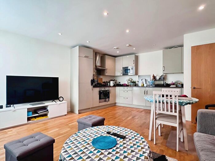 2 Bedroom Flat To Rent In Burgess Springs, Chelmsford, CM1