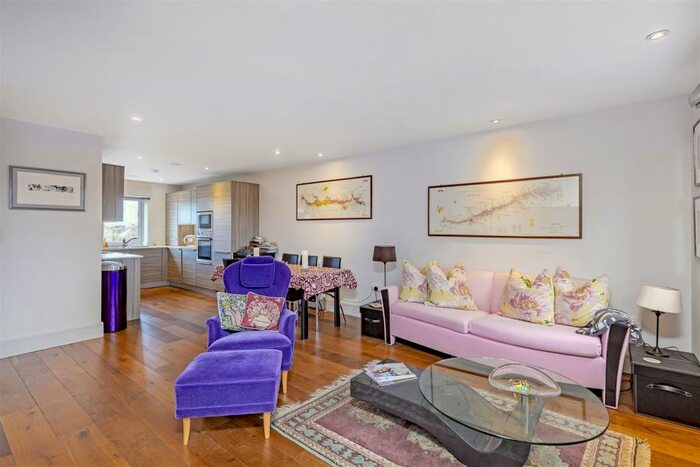 2 Bedroom Flat To Rent In Sheen Lane, East Sheen, SW14