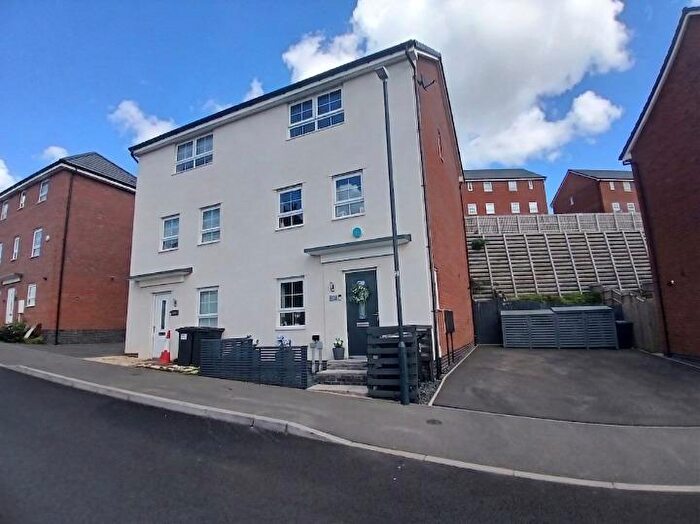 4 Bedroom Semi Detached House For Sale In Edinburgh Road, Saxon Meadows, Nuneaton, CV10