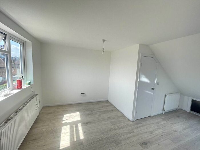 3 Bedroom Maisonette To Rent In Tennyson Road, Hounslow, TW3