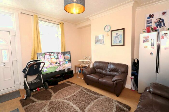 2 Bedroom House To Rent In Paisley Street, Leeds, West Yorkshire, LS12