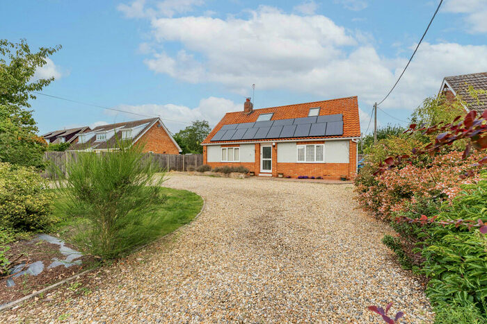 4 Bedroom Detached Bungalow For Sale In Style Loke, Barford, NR9