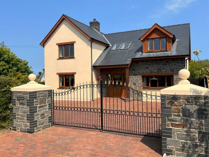 4 Bedroom Detached House For Sale In Ffosyffin, Nr Aberaeron, SA46