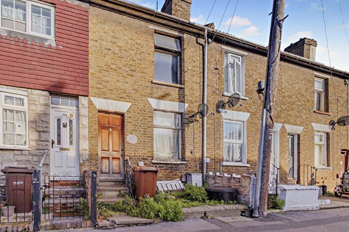 2 Bedroom Terraced House For Sale In Luton Road, Chatham, ME4