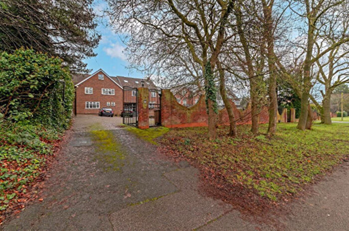 8 Bedroom Detached House For Sale In Barton Road, Luton, LU3