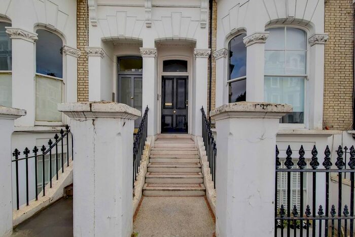 1 Bedroom Flat To Rent In Coleherne Road, Earls Court, London, SW10