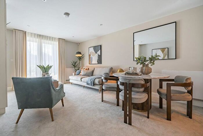 2 Bedroom Apartment To Rent In Wycombe Lane, HP10