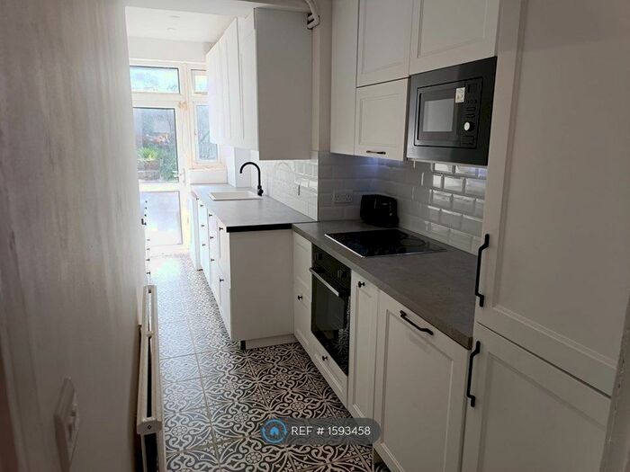 4 Bedroom Terraced House To Rent In The Avenue, Tottenham, N17