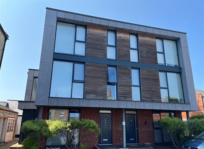 1 Bedroom Flat To Rent In West Street, Bridport, DT6