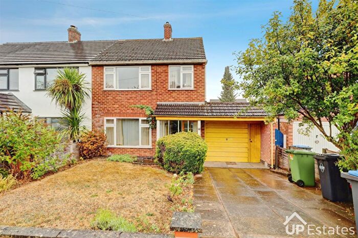 3 Bedroom Semi-Detached House For Sale In Fleet Crescent, Rugby, CV21