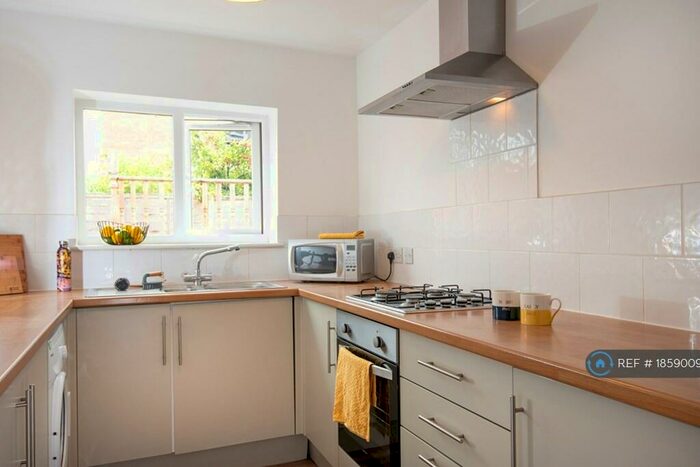 5 Bedroom Terraced House To Rent In Baileys Road, Southsea, PO5