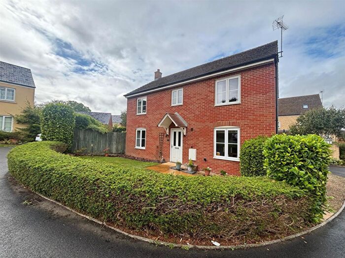4 Bedroom Detached House To Rent In Tremblant Close, Prestbury, GL52