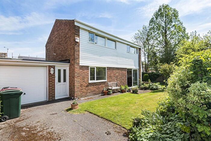 4 Bedroom Link Detached House For Sale In Abingdon Drive, Caversham Park, Reading, RG4