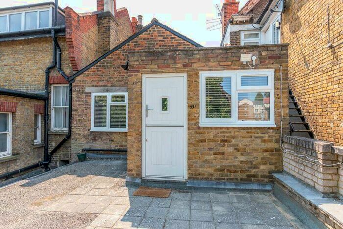 2 Bedroom Flat To Rent In High Street, Walton-On-Thames, KT12