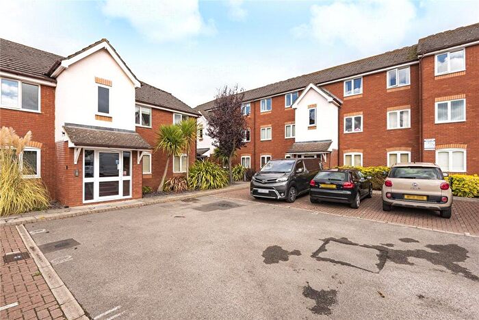 2 Bedroom Flat To Rent In Firs Avenue, Windsor, SL4