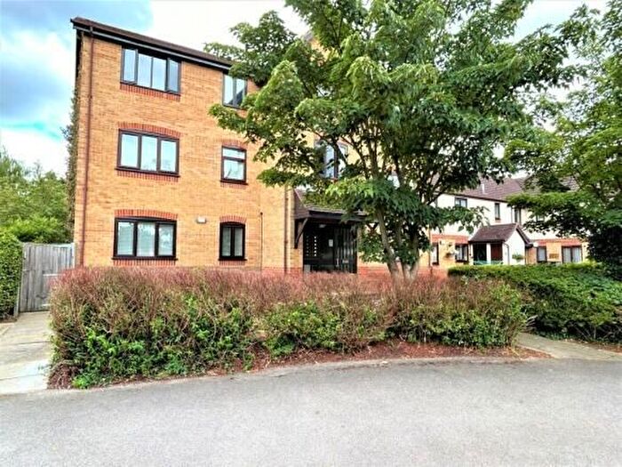 2 Bedroom Flat For Sale In Lamplighters Close, Waltham Abbey, EN9