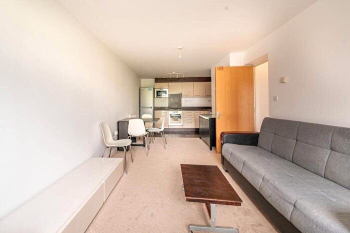 2 Bedroom Flat To Rent In Hawker Place, Walthamstow, London, E17