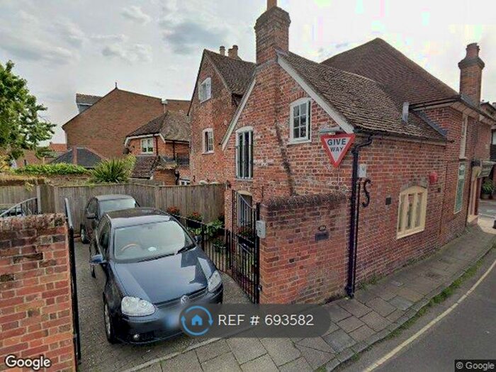 2 Bedroom Flat To Rent In Church Street, Romsey, SO51