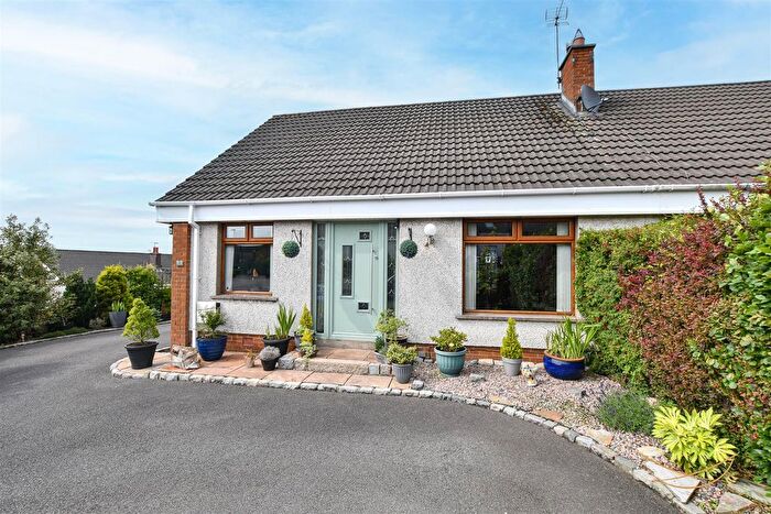3 Bedroom Semi-Detached Bungalow For Sale In Collinview Drive, Ballyclare, BT39