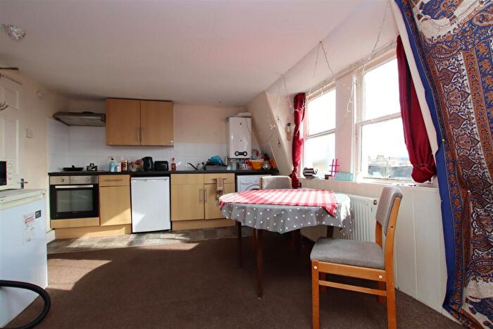 2 Bedroom Flat To Rent In Burlington Place, Bath, BA1