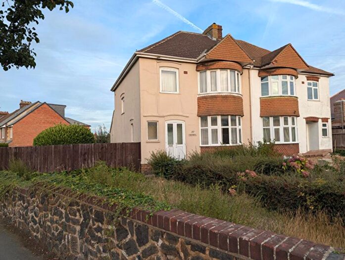 3 Bedroom Semi-Detached House For Sale In Coldharbour Road, Northfleet, Gravesend, Kent, DA11
