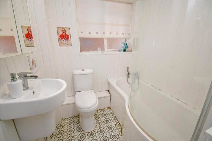 1 Bedroom Flat For Sale In Gateacre Court, Ellesmere Port, Cheshire, CH66