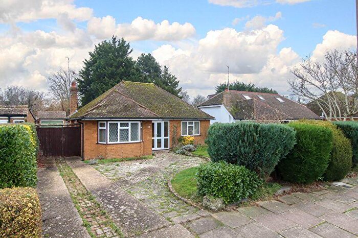 3 Bedroom Bungalow For Sale In Grove Park, Tring, HP23