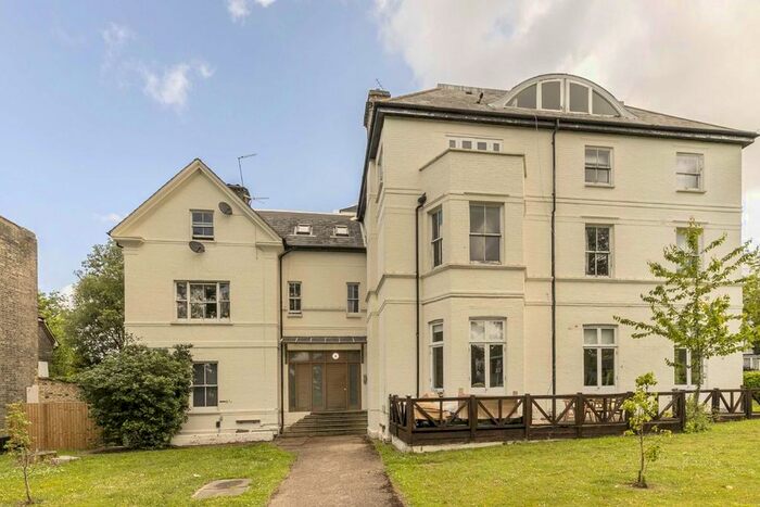 2 Bedroom Flat To Rent In Streatham Common North, London, SW16