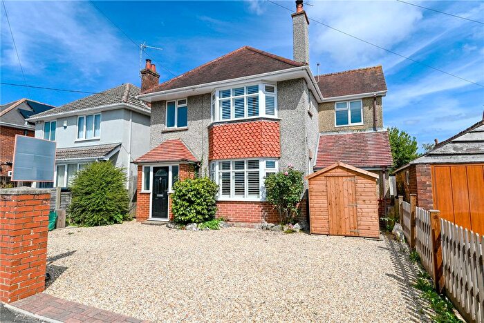 4 Bedroom Detached House For Sale In Albert Road, New Milton, Hampshire, BH25
