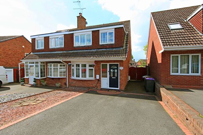 3 Bedroom Semi-Detached House For Sale In Swinburne Close, Sutton Heights, TF7