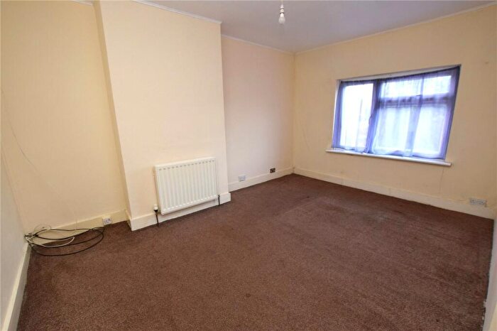 3 Bedroom Terraced House For Sale In Hainault Road, Chadwell Heath, Romford, RM6
